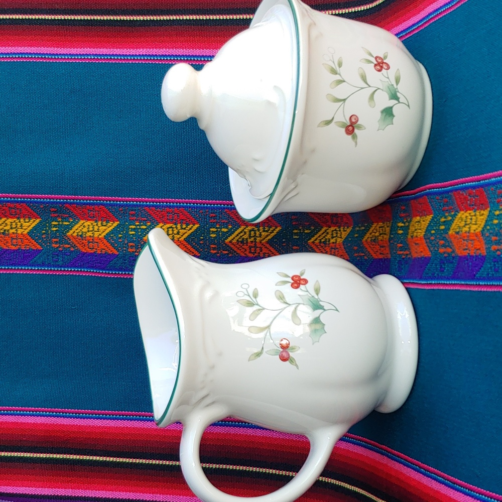 Pfaltzgraff Ceramic Holly Sugar Bowl and Creamer Pitcher - Picture 14 of 14
